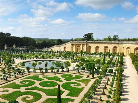 the palace of versailles was home to